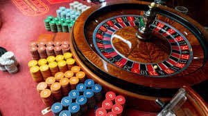 Pengguna dewasa meninjau syarat bonus